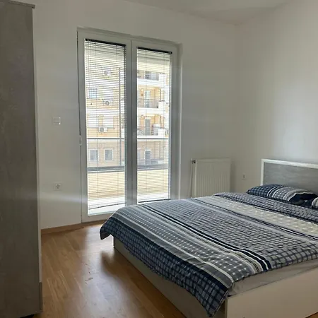 Lucy Apartment *